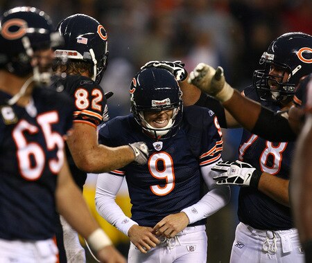 CHICAGO - SEPTEMBER 20: Robbie Gould #9 of the Chicago Bears smiles as teammates including Greg Olsen #82 and Kevin Shaffer #78 congratulate him for kicking the game-winning field goal againstof the Pittsburgh Steelers on September 20, 2009 at Soldier Field in Chicago, Illinois. The Bears defeated the Steelers 17-14. <br /><br /><span class="help">(Photo by Jonathan Daniel/Getty Images)</span>