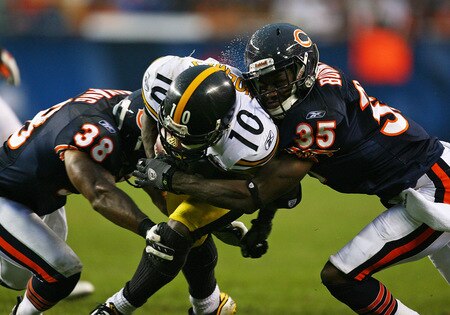 CHICAGO - SEPTEMBER 20: Zackary Bowman #35 and Danieal Manning #38 of the Chicago Bears bring down Santonio Holmes #10 of the Pittsburgh Steelers on September 20, 2009 at Soldier Field in Chicago, Illinois. The Bears defeated the Steelers 17-14. <br /><br /><span class="help">(Photo by Jonathan Daniel/Getty Images)</span>