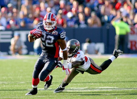 ORCHARD PARK, NY - SEPTEMBER 20:  Fred Jackson #22 of the Buffalo Bills runs past Geno Hayes #54 of  the Tampa Bay Buccaneers at Ralph Wilson Stadium on September 20, 2009 in Orchard Park, New York. Buffalo won 33-20.  <br /><br /><span class="help">(Photo by Rick Stewart/Getty Images)</span>