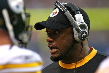 CHICAGO - SEPTEMBER 20: Head coach Mike Tomlin of the Pittsburgh Steelers gives instructions to his team during a game against the Chicago Bears on September 20, 2009 at Soldier Field in Chicago, Illinois. The Bears defeated the Steelers 17-14. <br /><br /><span class="help">(Photo by Jonathan Daniel/Getty Images)</span>