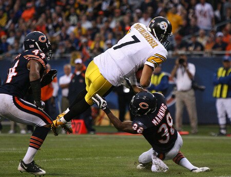 CHICAGO - SEPTEMBER 20: Ben Roethlisberger #7 of the Pittsburgh Steelers leaps over Danieal Manning #38 of the Chicago Bears for a touchdown on September 20, 2009 at Soldier Field in Chicago, Illinois. The Bears defeated the Steelers 17-14. <br /><br /><span class="help">(Photo by Jonathan Daniel/Getty Images)</span>