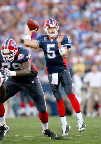 ORCHARD PARK, NY - SEPTEMBER 20: Trent Edwards #5 of the Buffalo Bills throws a pass against the Tampa Bay Buccaneers at Ralph Wilson Stadium on September 20, 2009 in Orchard Park, New York. Buffalo won 33-20. <br /><br /><span class="help">(Photo by Rick Stewart/Getty Images)</span>