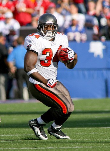 ORCHARD PARK, NY - SEPTEMBER 20: Earnest Graham #34 of the Tampa Bay Buccaneers runs against the Buffalo Bills at Ralph Wilson Stadium on September 20, 2009 in Orchard Park, New York.  <br /><br /><span class="help">(Photo by Rick Stewart/Getty Images)</span>