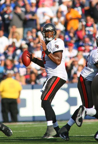 ORCHARD PARK, NY - SEPTEMBER 20:  Byron Leftwich #7 of the Tampa Bay Buccaneers readies to pass against the Buffalo Bills at Ralph Wilson Stadium on September 20, 2009 in Orchard Park, New York. Buffalo won 33-20.  <br /><br /><span class="help">(Photo by Rick Stewart/Getty Images)</span>