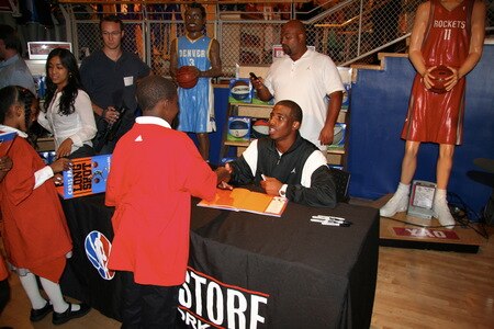 NEW YORK - SEPTEMBER 21:  Chris Paul of the New Orleans Hornets does a signing of his book titled "Long Shot: Never Too Small to Dream Big" at the NBA Store on September 21, 2009 in New York CIty.<br /><br /><span class="help">(Photo by Brian Choi/NBAE via Getty Images)</span>