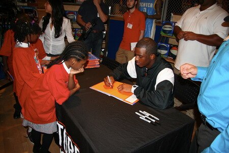 NEW YORK - SEPTEMBER 21:  Chris Paul of the New Orleans Hornets does a signing of his book titled "Long Shot: Never Too Small to Dream Big" at the NBA Store on September 21, 2009 in New York CIty.<br /><br /><span class="help">(Photo by Brian Choi/NBAE via Getty Images)</span>