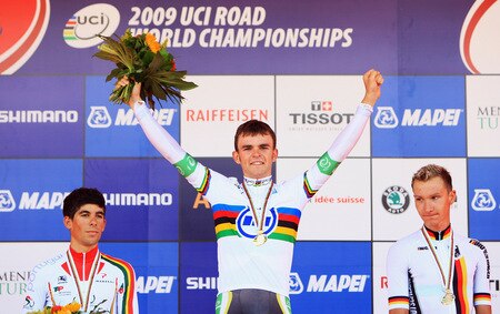 MENDRISIO, SWITZERLAND - SEPTEMBER 23:  Jack Bobridge of Australia poses with his gold medal after beating Nelson Oliveira of Portugal and Patrick Grabsch of Germany in the Men's Under 23 Time Trial at the 2009 UCI Road World Championships on September 23, 2009 in Mendrisio, Switzerland.  <br /><br /><span class="help">(Photo by Bryn Lennon/Getty Images)</span>