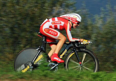 MENDRISIO, SWITZERLAND - SEPTEMBER 23:  Linda Melanie Villumsen of Denmark on her way to 3rd place in the Elite Women's Time Trial at the 2009 UCI Road World Championships on September 23, 2009 in Mendrisio, Switzerland.  <br /><br /><span class="help">(Photo by Bryn Lennon/Getty Images)</span>