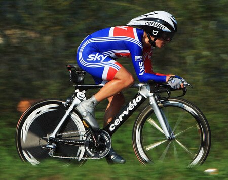 MENDRISIO, SWITZERLAND - SEPTEMBER 23:  Emma Pooley of Great Britain in action during the Elite Women's Time Trial at the 2009 UCI Road World Championships on September 23, 2009 in Mendrisio, Switzerland.  <br /><br /><span class="help">(Photo by Bryn Lennon/Getty Images)</span>