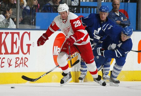 TORONTO, ON - SEPTEMBER 26:   Jason Williams #29 of the Detroit Red Wings tries to elude Matt Stajan #14 of the Toronto Maple Leafs in a pre-season game on September 26, 2009 at the Air Canada Centre in Toronto, Ontario.<br /><br /><span class="help">(Photo by Claus Andersen/Getty Images)</span>