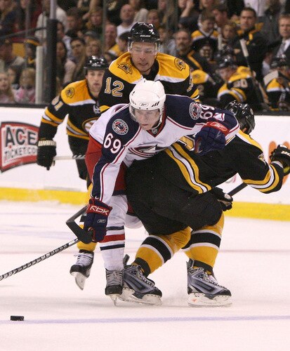 BOSTON, MA - SEPTEMBER 26: Chuck Kobasew #12 of the Boston Bruins presses Matt Calvert #69 of the Columbus Blue Jackets at the TD Banknorth Garden on September 26, 2009 in Boston, Massachusetts.<br /><br /><span class="help">(Photo by Jim Rogash/Getty Images)</span>