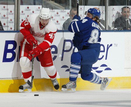 TORONTO, ON SEPTEMBER 26:  Mikhail Grabovski #84 of the Toronto Maple Leafs misses a hit on Evan McGrath #47 of the Detroit Red Wings in a pre-season game on September 26, 2009 at the Air Canada Centre in Toronto, Ontario.<br /><br /><span class="help">(Photo by Claus Andersen/Getty Images)</span>
