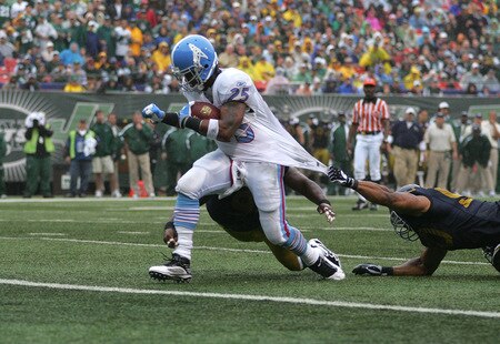 EAST RUTHERFORD, NJ - SEPTEMBER 27:   LenDale White #25 of the Tennessee Titans runs in for a touchdown against the New York Jets during the game on September 27, 2009 at Giants Stadium in East Rutherford, New Jersey.  <br /><br /><span class="help">(Photo by Jared Wickerham/Getty Images)</span>