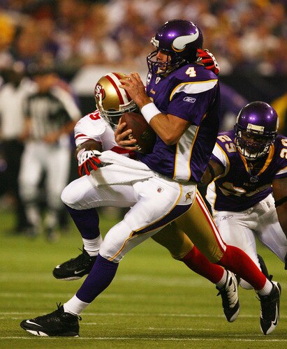 MINNEAPOLIS - SEPTEMBER 27: Brett Favre #4 of the Minnesota Vikings is sacked by Antoine Winfield #26 of the San Francisco 49ers at the Hubert H. Humphrey Metrodome on September 27, 2009 in Minneapolis, Minnesota. <br /><br /><span class="help">(Photo by Jonathan Daniel/Getty Images)</span>