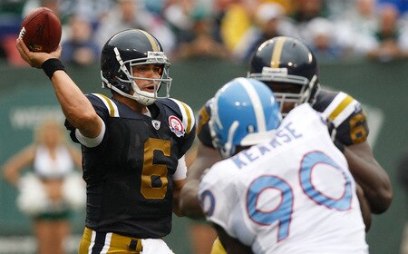 EAST RUTHERFORD, NJ - SEPTEMBER 27: Mark Sanchez #6 of the New York Jets drops back to pass while Jevon Kearse #90 of the Tennessee Titans pursues him during the game on September 27, 2009 at Giants Stadium in East Rutherford, New Jersey. <br /><br /><span class="help">(Photo by Jared Wickerham/Getty Images)</span>
