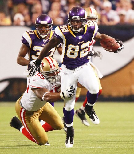 MINNEAPOLIS, MN - SEPTEMBER 27: Darius Reynaud #82 of the Minnesota Vikings runs for 32-yards on a punt return against the San Francisco 49ers at Hubert H. Humphrey Metrodome on September 27, 2009 in Minneapolis, Minnesota. The Vikings defeated the 49ers 27-24. <br /><br /><span class="help">(Photo by Genevieve Ross/Getty Images)</span>