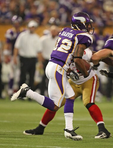 MINNEAPOLIS - SEPTEMBER 27: Percy Harvin #12 of the Minnesota Vikings runs a kick-off back for a touchdown against the San Francisco 49ers at the Hubert H. Humphrey Metrodome on September 27, 2009 in Minneapolis, Minnesota. The Vikings defeated the 49ers 27-24. <br /><br /><span class="help">(Photo by Jonathan Daniel/Getty Images)</span>