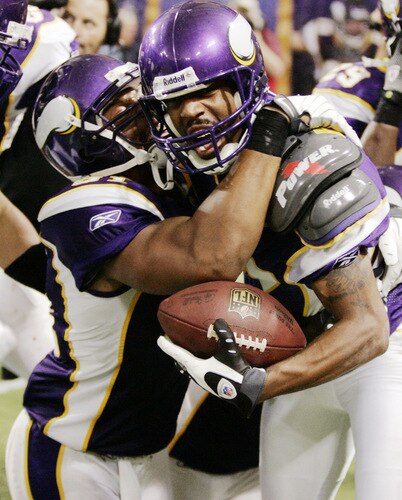 MINNEAPOLIS, MN - SEPTEMBER 27: Greg Lewis #17 of the Minnesota Vikings celebrates with teammate Visanthe Shiancoe #81 after catching a 32-yard pass for a touchdown with two seconds on the clock against the San Francisco 49ers at Hubert H. Humphrey Metrodome on September 27, 2009 in Minneapolis, Minnesota. The Vikings defeated the 49ers 27-24. <br /><br /><span class="help">(Photo by Genevieve Ross/Getty Images)</span>