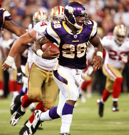 MINNEAPOLIS, MN - SEPTEMBER 27: Adrian Peterson #28 of the Minnesota Vikings gains yardage against the San Francisco 49ers at Hubert H. Humphrey Metrodome on September 27, 2009 in Minneapolis, Minnesota. The Vikings defeated the 49ers 27-24.. <br /><br /><span class="help">(Photo by Genevieve Ross/Getty Images)</span>