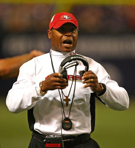 MINNEAPOLIS - SEPTEMBER 27: Head coach Mike Singletary of the San Francisco 49ers talks to a referee during a game against the Minnesota Vikings at the Hubert H. Humphrey Metrodome on September 27, 2009 in Minneapolis, Minnesota. The Vikings defeated the 49ers 27-24. <br /><br /><span class="help">(Photo by Jonathan Daniel/Getty Images)</span>