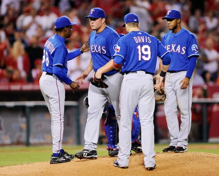 ANAHEIM, CA - SEPTEMBER 28:  Pitcher Tommy Hunter #35 of the Texas Rangers is yanked out of the baseball game by manager Ron Washington #38 as teammates Chris Davis #19 and Elvis Andrus look on after giving a two-run double to Maicer Izturis of the Los Angeles Angels of Anaheim during fourth inning of the baseball game at Angel Stadium on September 28, 2009 in Anaheim, California.  <br /><br /><span class="help">(Photo by Kevork Djansezian/Getty Images)</span>