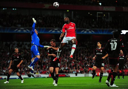 LONDON, ENGLAND - SEPTEMBER 29:  William Gallas of Arsenal jumps for the ball during the UEFA Champions League Group H match between Arsenal and Olympiakos at the Emirates Stadium on September 29, 2009 in London, England.  <br /><br /><span class="help">(Photo by Mike Hewitt/Getty Images)</span>