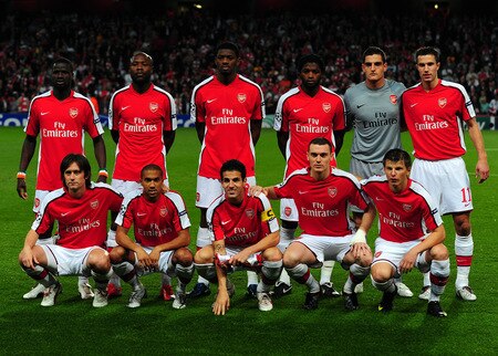 LONDON, ENGLAND - SEPTEMBER 29: Team Arsenal pose for a team photo before the UEFA Champions League Group H match between Arsenal and Olympiakos at the Emirates Stadium on September 29, 2009 in London, England.  <br /><br /><span class="help">(Photo by Mike Hewitt/Getty Images)</span>