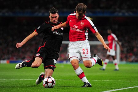 LONDON, ENGLAND - SEPTEMBER 29:  Michal Zewlakow of Olympiakos battles for the ball with Andrey Arshavin of Arsenal during the UEFA Champions League Group H match between Arsenal and Olympiakos at the Emirates Stadium on September 29, 2009 in London, England.  <br /><br /><span class="help">(Photo by Mike Hewitt/Getty Images)</span>