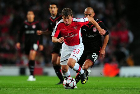 LONDON, ENGLAND - SEPTEMBER 29:  Andrey Arshavin of Arsenal runs with the ball during the UEFA Champions League Group H match between Arsenal and Olympiakos at the Emirates Stadium on September 29, 2009 in London, England.  <br /><br /><span class="help">(Photo by Mike Hewitt/Getty Images)</span>