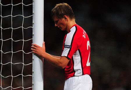 LONDON, ENGLAND - SEPTEMBER 29: Andrey Arshavin of Arsenal reacts during the UEFA Champions League Group H match between Arsenal and Olympiakos at the Emirates Stadium on September 29, 2009 in London, England.  <br /><br /><span class="help">(Photo by Mike Hewitt/Getty Images)</span>