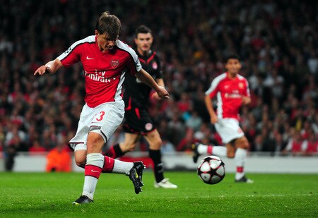 LONDON, ENGLAND - SEPTEMBER 29:  Andrey Arshavin of Arsenal scores the second goal during the UEFA Champions League Group H match between Arsenal and Olympiakos at the Emirates Stadium on September 29, 2009 in London, England.  <br /><br /><span class="help">(Photo by Mike Hewitt/Getty Images)</span>