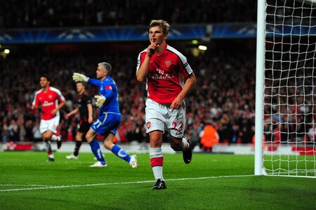 LONDON, ENGLAND - SEPTEMBER 29:  Andrey Arshavin of Arsenal celebrates scoring the second goal during the UEFA Champions League Group H match between Arsenal and Olympiakos at the Emirates Stadium on September 29, 2009 in London, England.  <br /><br /><span class="help">(Photo by Mike Hewitt/Getty Images)</span>