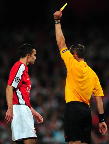 LONDON, ENGLAND - SEPTEMBER 29:  Robin van Persie of Arsenal receives a yellow card from referee Stephane Lannoyduring the UEFA Champions League Group H match between Arsenal and Olympiakos at the Emirates Stadium on September 29, 2009 in London, England.  <br /><br /><span class="help">(Photo by Mike Hewitt/Getty Images)</span>