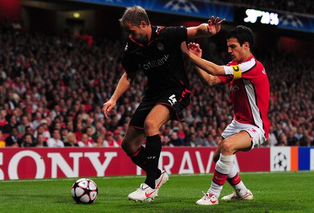 LONDON, ENGLAND - SEPTEMBER 29:  Olof Mellberg of Olympiakos battles for the ball with Robin van Persie of Arsenal during the UEFA Champions League Group H match between Arsenal and Olympiakos at the Emirates Stadium on September 29, 2009 in London, England.  <br /><br /><span class="help">(Photo by Mike Hewitt/Getty Images)</span>