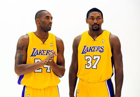 EL SEGUNDO, CA - SEPTEMBER 29:  Kobe Bryant #24 and Ron Atrest #37 of the Los Angeles Lakers pose for a photograph during Lakers media day at their training facility on September 29, 2009 in El Segundo, California. <br /><br /><span class="help">(Photo by Kevork Djansezian/Getty Images)</span>