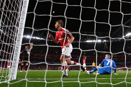 LONDON, ENGLAND - SEPTEMBER 29:  Andrey Arshavin of Arsenal celebrates scoring the second goal past Olympiakos goalkeeper Antonis Nikopolidis during the UEFA Champions League Group H match between Arsenal and Olympiakos at the Emirates Stadium on September 29, 2009 in London, England.  <br /><br /><span class="help">(Photo by Mike Hewitt/Getty Images)</span>