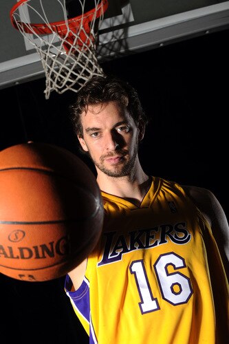 EL SEGUNDO, CA - SEPTEMBER 29:  Pau Gasol #16 of the Los Angeles Lakers poses for a portrait during 2009 NBA Media Day on September 29, 2009 at Toyota Sports Center in El Segundo, California. <br /><br /><span class="help">(Photo by Noah Graham/NBAE via Getty Images)</span>