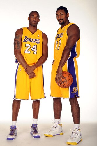 EL SEGUNDO, CA - SEPTEMBER 29:  Kobe Bryant #24 and Ron Artest #37 of the Los Angeles Lakers pose for a portrait during 2009 NBA Media Day on September 29, 2009 at Toyota Sports Center in El Segundo, California. <br /><br /><span class="help">(Photo by Andrew D. Bernstein/NBAE via Getty Images)</span>