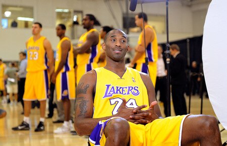 EL SEGUNDO, CA - SEPTEMBER 29:  Kobe Bryant #24 of the Los Angeles Lakers during Lakers media day at the Lakers training facility on September 29, 2009 in El Segundo, California.  <br /><br /><span class="help">(Photo by Kevork Djansezian/Getty Images)</span>