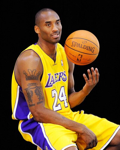 EL SEGUNDO, CA - SEPTEMBER 29:  Kobe Bryant #24 of the Los Angeles Lakers during Lakers media day at the Lakers training facility on September 29, 2009 in El Segundo, California. <br /><br /><span class="help">(Photo by Kevork Djansezian/Getty Images)</span>