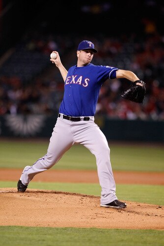 ANAHEIM, CA - SEPTEMBER 29:  Scott Feldman #39 of the Texas Rangers pitches against the Los Angeles Angels of Anaheim in the first inning at Angel Stadium on September 29, 2009 in Anaheim, California.  <br /><br /><span class="help">(Photo by Jeff Gross/Getty Images)</span>