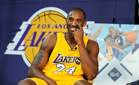 EL SEGUNDO, CA - SEPTEMBER 29:  Kobe Bryant #24 of the Los Angeles Lakers smiles during Lakers media day at the Lakers training facility on September 29, 2009 in El Segundo, California.  <br /><br /><span class="help">(Photo by Kevork Djansezian/Getty Images)</span>