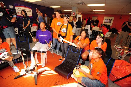 PHOENIX - SEPTEMBER 30: Le'coe Willingham #43 of the Phoenix Mercury plays Rock Band with youth during the WNBA, Toyota and the Phoenix Mercury unveiling of the reading and learning center on September 30, 2009 at the Lincoln Downtown YMCA in Phoenix, Arizona. <br /><br /><span class="help">(Photo by Barry Gossage/NBAE via Getty Images)</span>
