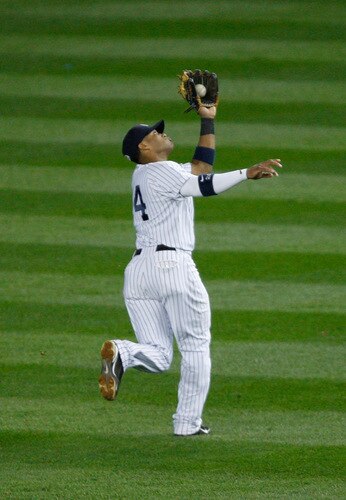NEW YORK - SEPTEMBER 30: Robinson Cano #24 of the New York Yankees makes a catch in the outfield during the game on September 30, 2009 at Yankee Stadium in the Bronx borough of New York City. <br /><br /><span class="help">(Photo by Jared Wickerham/Getty Images)</span>