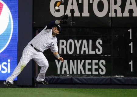 NEW YORK - SEPTEMBER 30: Nick Swisher #33 of the New York Yankees misses a catch on the warning track against the Kansas City Royals during the game on September 30, 2009 at Yankee Stadium in the Bronx borough of New York City. <br /><br /><span class="help">(Photo by Jared Wickerham/Getty Images)</span>