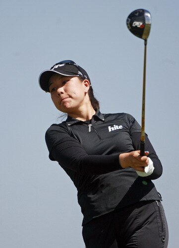 PRATTVILLE, AL - OCTOBER 1:  Joo Mi Kim of South Korea watches her drive from the ninth tee during first round play in the Navistar LPGA Classic at the Robert Trent Jones Golf Trail at Capitol Hill on October 1, 2009 in  Prattville, Alabama.  <br /><br /><span class="help">(Photo by Dave Martin/Getty Images)</span>