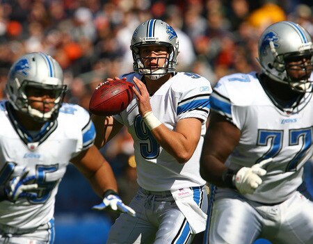 CHICAGO - OCTOBER 04: Matthew Stafford #9 of the Detroit Lions looks for a receiver as teammates Jerome Felton #45 and Gosder Cherilus #77 prepare to block against the Chicago Bears on October 4, 2009 at Soldier Field in Chicago, Illinois. <br /><br /><span class="help">(Photo by Jonathan Daniel/Getty Images)</span>