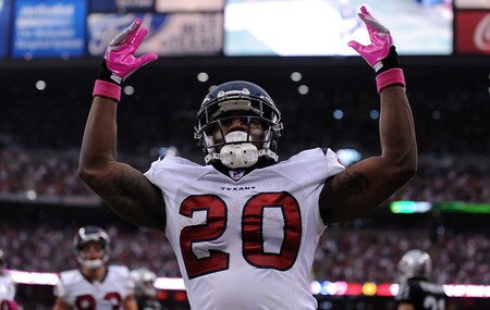 HOUSTON - OCTOBER 04:  Running back Steve Slaton #20 of the Houston Texans celebrates a touchdown against the Oakland Raiders at Reliant Stadium on October 4, 2009 in Houston, Texas.  <br /><br /><span class="help">(Photo by Ronald Martinez/Getty Images)</span>
