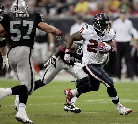 HOUSTON - OCTOBER 04:  Running back Steve Slaton #20 of the Houston Texans slips past linebacker Ricky Brown #57 scores on a 32 yard run in the second quarter against the Oakland Raiders at Reliant Stadium on October 4, 2009 in Houston, Texas.  <br /><br /><span class="help">(Photo by Bob Levey/Getty Images)</span>