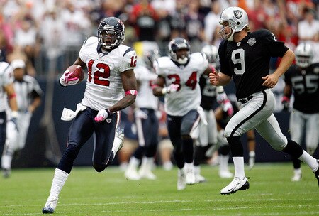 HOUSTON - OCTOBER 04:  Jacoby Jones #12 of the Houston Texans runs for a touchdown past Shane Lechler #9 of the Oakland Raiders at Reliant Stadium on October 4, 2009 in Houston, Texas.  <br /><br /><span class="help">(Photo by Ronald Martinez/Getty Images)</span>